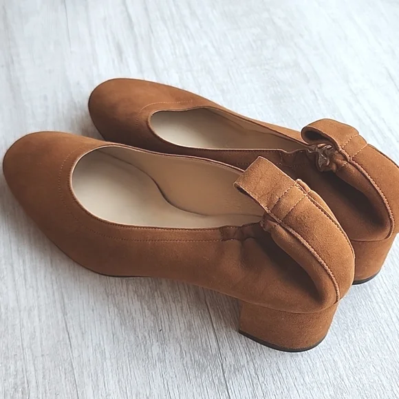 Everlane Tan Suede Heels - Picture 7 of 8